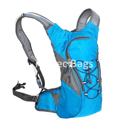 "Hydration Pack with 7L capacity, 2.5L reservoir sleeve, padded backing, and ergonomic fit."